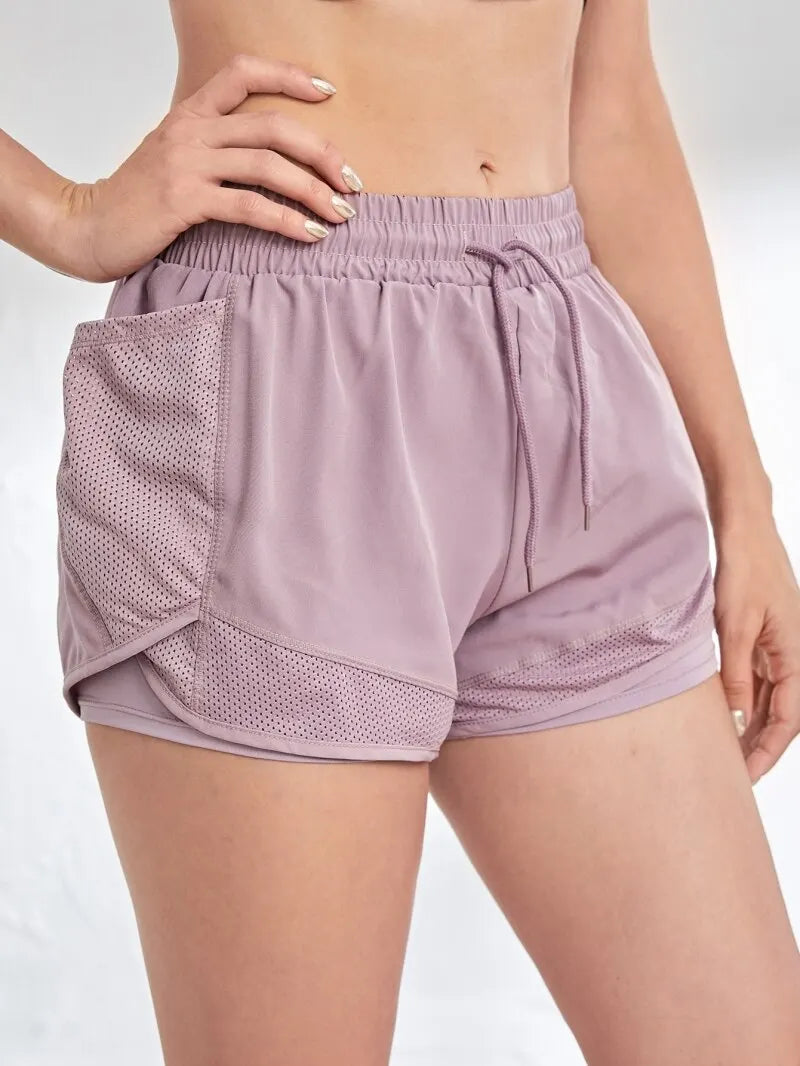 Shorts esportivos elástico com bolsos