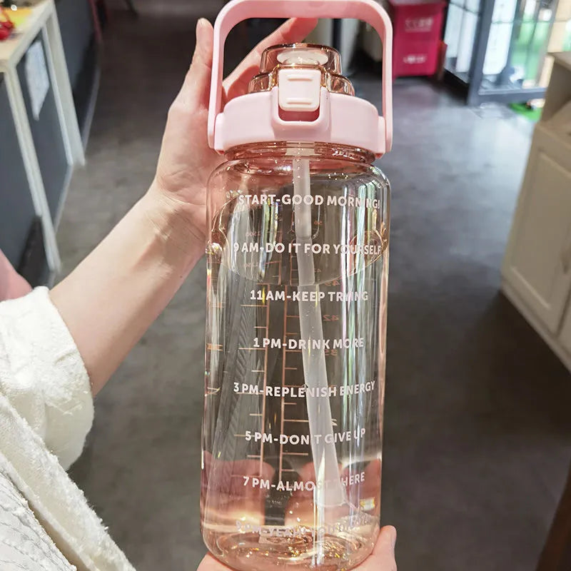 Copo de água de palha de plástico de grande capacidade de 2000ml Garrafa de água esportiva de alto valor ferramentas para beber acampamento ao ar livre!