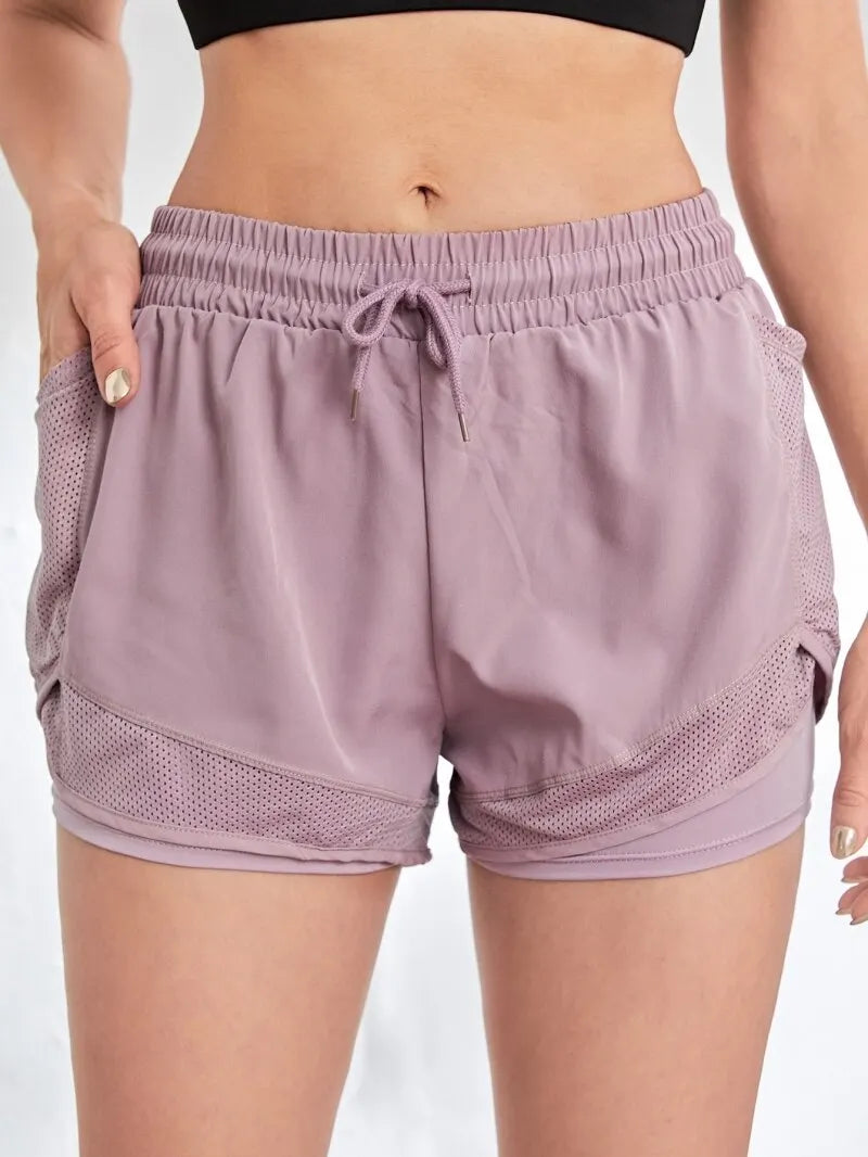 Shorts esportivos elástico com bolsos