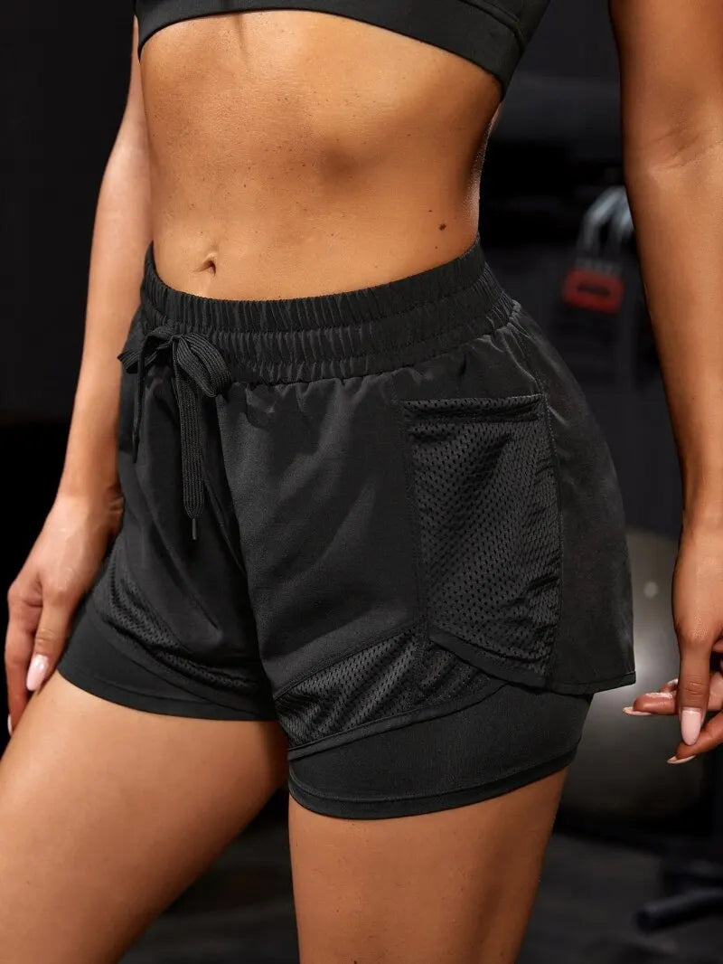 Shorts esportivos elástico com bolsos